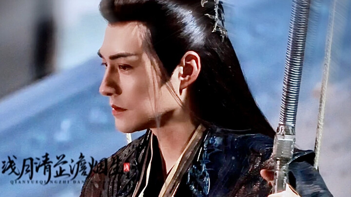 كنتُ دومًا لا أفهم كيف يمكن لرجلٍ في الأربعين أو الخمسين من عمره أن يكون فاتنًا إلى هذا الحد في الرو