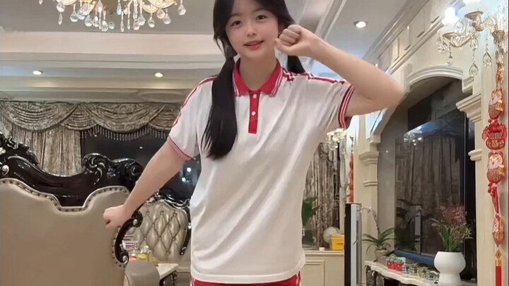 ชุดนักเรียนมัธยมต้นแปลงโฉมเป็นถุงเท้า JK ของเสวียนเส่า โชว์ฐานะทางบ้าน!