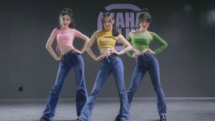 ยีนส์ เย้! "Disco Yes" ออกแบบท่าเต้นโดย ZahaClub และ Waacking