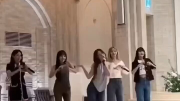 在婚礼现场跳Queencard的女娃，你见过吗？🐶