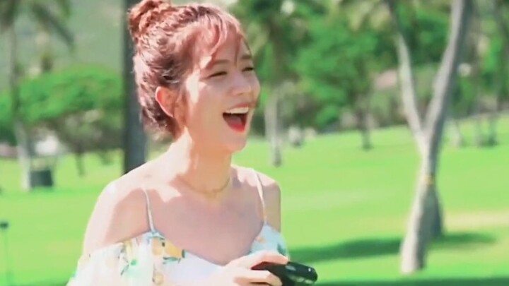 【Jisoo】Kim Ji-soo – người được cả YG lẫn SM để mắt tới, chỉ với 5 giây xuất hiện đã khiến cô nàng lọ