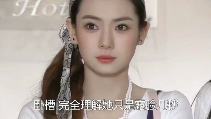 Only she can pull off this short hairstyle! No wonder her beauty has landed her at the top of Korea’