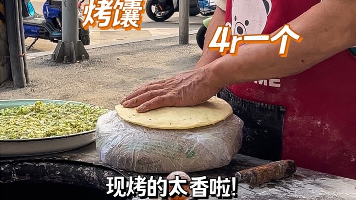 Món bánh nướng naan nướng nóng ngay bên đường thơm quá đi thôi!