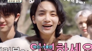 他一定知道自己很可爱