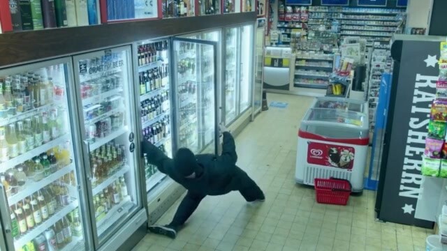 Record of a Drunk Russian Guy Buying Alcohol at a Supermarket — His Skills Are Actually Pretty Good!