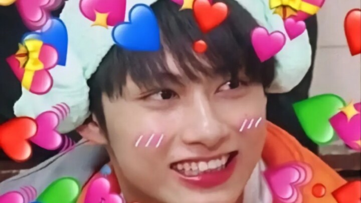 Adalah seorang cewek imut yang manja hingga masuk trending~
