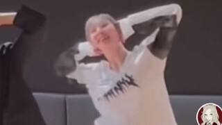 【申厦蓝】蓝妹有没有领舞担啊 好帅啊 感觉能把我踢爆