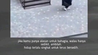 Teruslah bersenyum walaupun hanya sementara:)