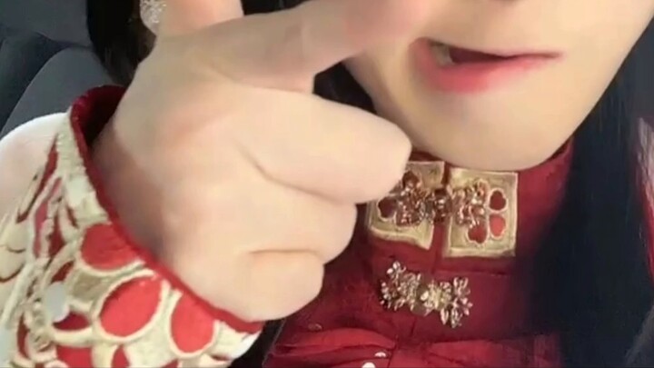 เมื่อคุณจ้องมองไปที่เหว เหวก็จะจ้องมองคุณเช่นกัน