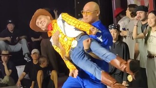超清版来啦！机械舞大神火力全开，变身《玩具总动员》胡迪现场