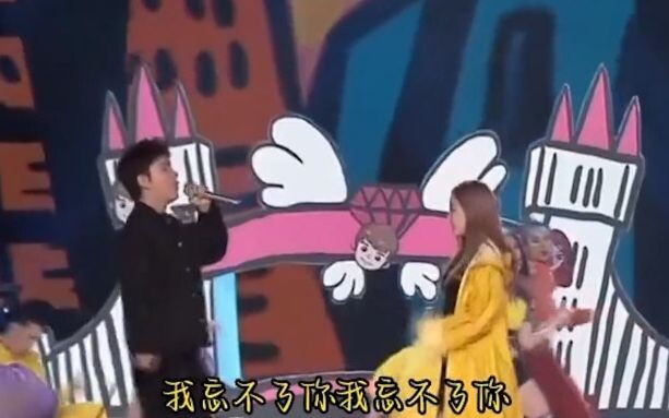 Ternyata memang ada situasi canggung berdua dalam satu frame; Qi Wei berhadapan langsung dengan mant