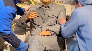 memberi hormat