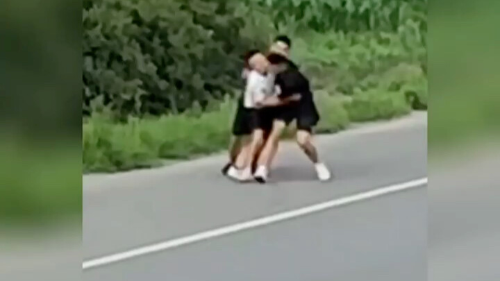 Hahaha, người lính cứu hỏa thực sự tuyệt vời. "Chữa cháy Jining" thật buồn cười.