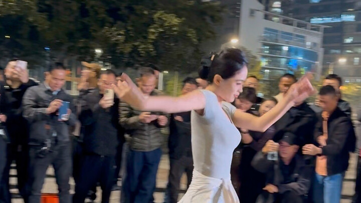 Thân hình vạm vỡ của Tráng Tráng trông thật vững chãi #NhảyMúa #VũĐạoQuảngTrường #KhiêuVũ #TựTinLàĐẹ