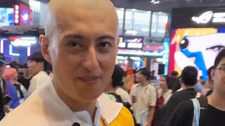 The brightest guy at the comic convention. One Punch Man X Squidward
