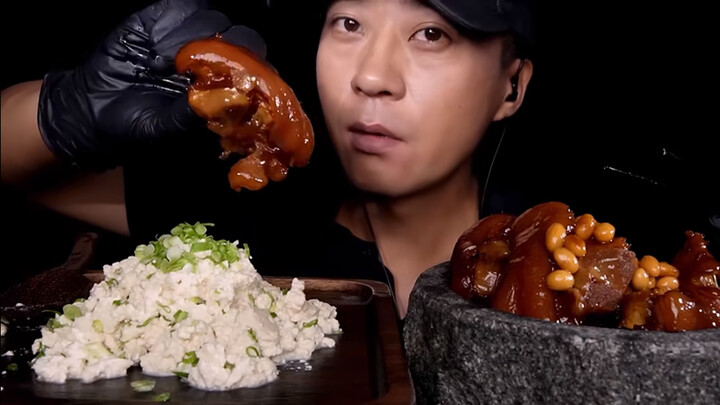 Mukbang - Braised Trotters And Steamed Tofu