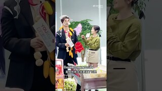 #เฉินซิงซวี่ บอกว่านั่นๆเห็นมั้ยเค้ามีตังค์ด้วย #หลี่หลานตี๋ เลยบอกว่าเขามีเราก็มี จัดไปปิดตาพี่เลย