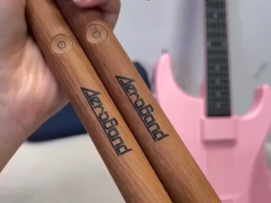 มือกลองเก่งมาก ไม่มีท่าทางหยิ่งเลยสักนิด