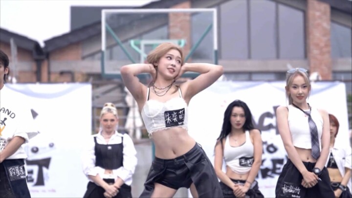 Emma Zhu Yimeng | Seperti Jennie versi live. Ketuk untuk tampan, versi konser Nanjing 31 Mei di Back