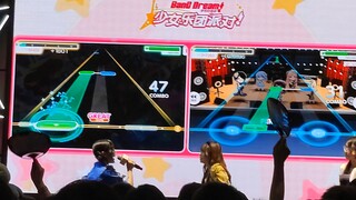 凛和蜜柑在展台上公然绊嘴（雾）