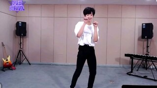 【朱志鑫】小朱名场面舞蹈再现《猫步轻盈》