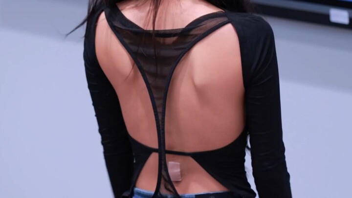 Quyền Ân Phi, đội cổ vũ WING STARS Đài Cương Hùng Ưng (Qiu Shuzhen Hàn Quốc, siêu hở lưng)