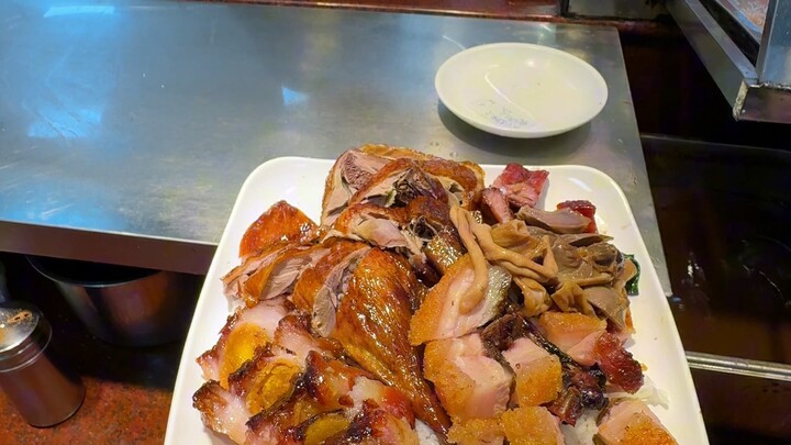 Pak Hu dari Shanghai, sengaja naik pesawat datang hanya untuk mencoba bakso babi isi kuning telur. D