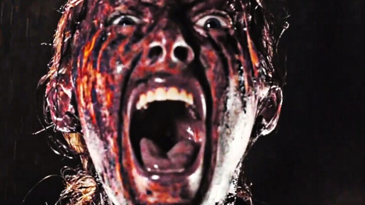 Seorang wanita hanya sedang berpetualang di pegunungan, namun secara tak terduga ia menyaksikan pema