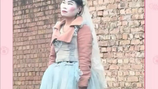 她只是觉得参加婚礼是一个很重要的事情