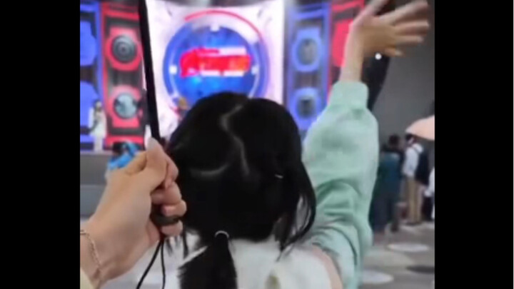 ฮันเซอร์: เด็กน้อย มาโบกมือกันหน่อย