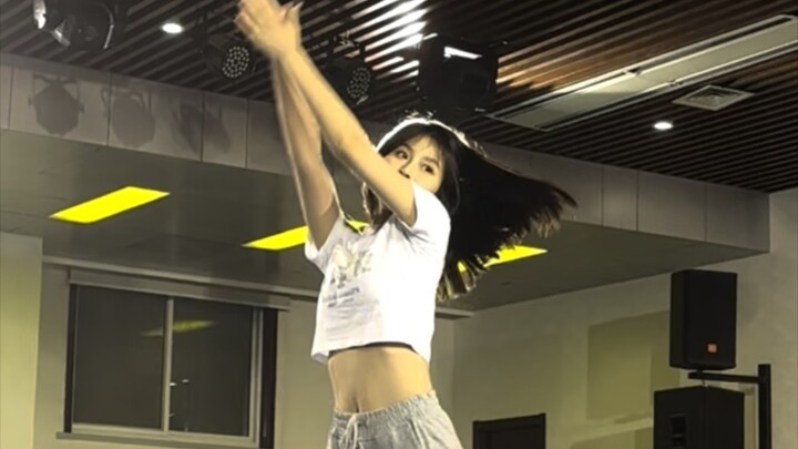 Freshman in International Relations｜Love is in short supply during club recruitment!