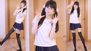 她看起来不太聪明的样子....( ･´ω`･ )
