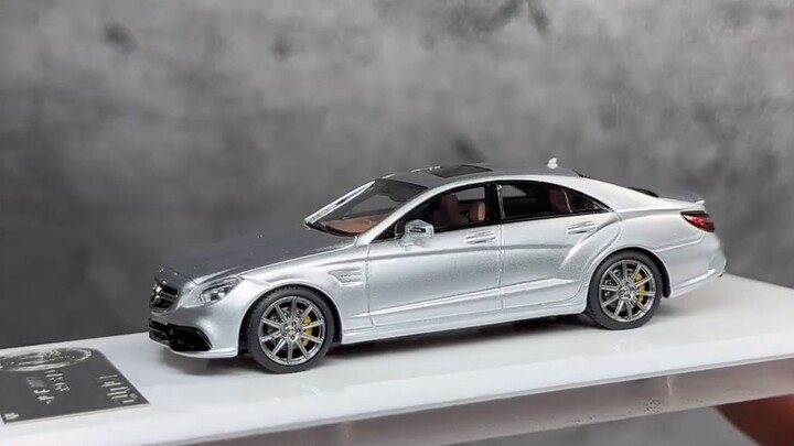 It's rare that this generation of CLS63 is released by the factory. I was stunned when I got it...