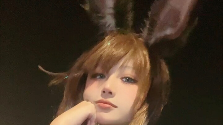 Amiya, I really like you so much! I’m going to cosplay as you… sob sob sob!