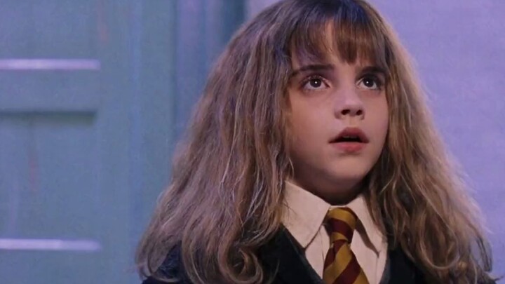 Emma, begitu gugup, langsung mengulang dialog lawan mainnya dalam hati; setelah dewasa, ia jujur men