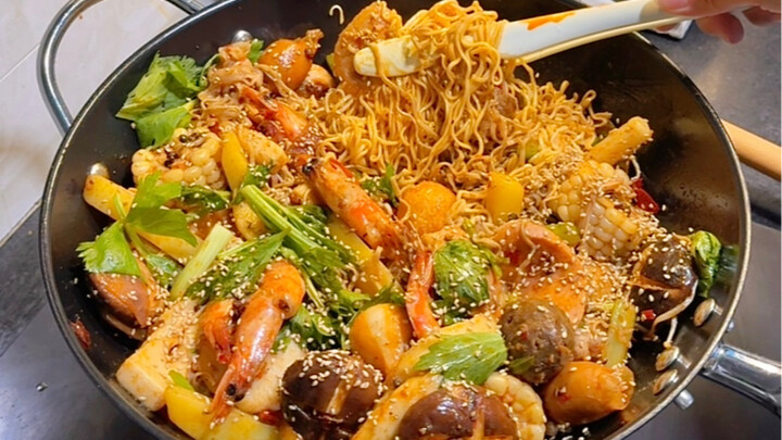 Món yêu thích là lẩu cay thập cẩm
