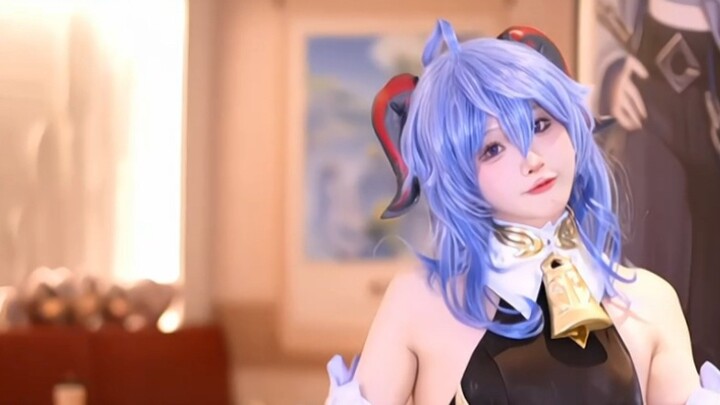 [Tuwan] Tantangan cosplay Ganyu dan menari di Pizza Hut! !