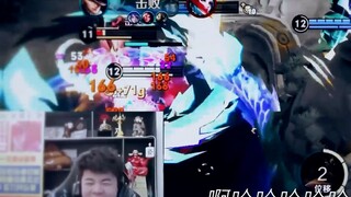 البندقيتان ستمنحك الإجابة! يا معادي، تكلم!