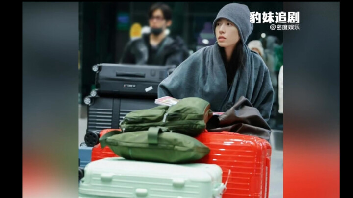 I thought Zhou Yutong’s outfits would go viral—she really knows how to dress—but in the end… no scen