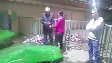 Yunnan big brother splurges 480 million to acquire this raw stone that no one dared touch for ten ye