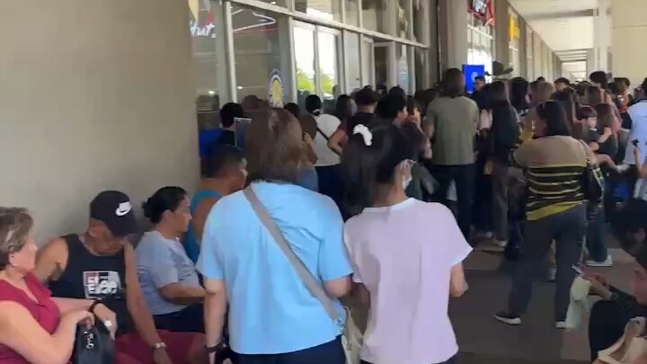 灵魂是朵难养的花，无论年岁几何，若心有缺憾，请重养自己一遍，生而悦己，而非困于他人，取悦世界千遍，不如取悦自己一遍。心无空缺，人生无恙。