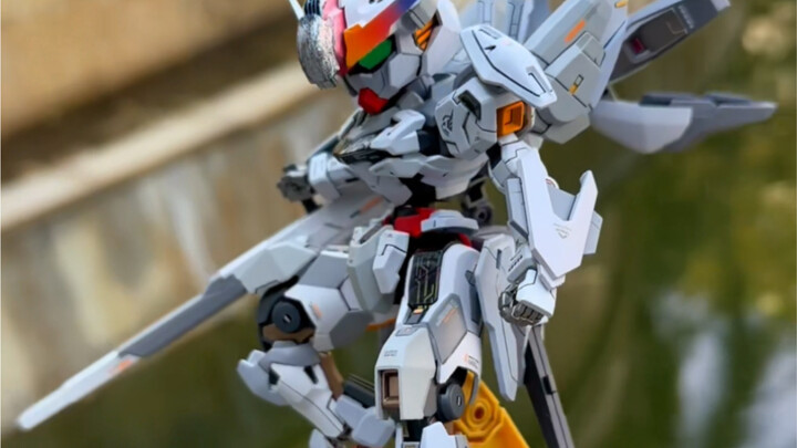 Lukisan semprot Bandai MGSD Alien Gundam
