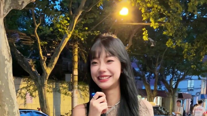 فتاة متفهمة وعاقلة، صادقة ولا تتصنع.