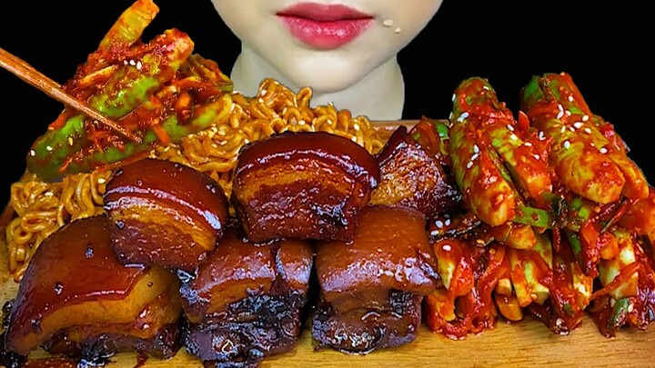 Braised Pork Belly, Cucumber Kimchi & Spicy Fire Chicken Noodles * MUKBANG SOUNDS *