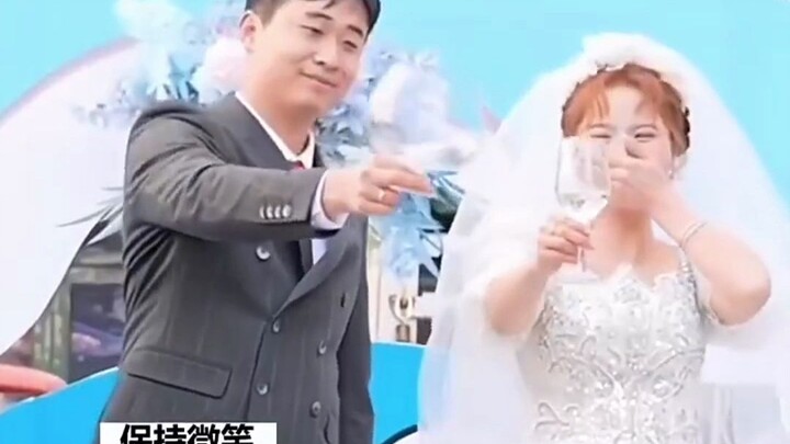 Hilarious wedding scene: Groom’s吓得表情 goes viral, bride laughs so hard she bends over — netizens say 