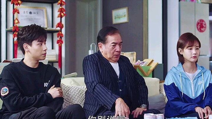 مع جدّ مثل هذا يقدّم لك الدعم الخارق، ما من مشكلة لا يمكن حلّها!