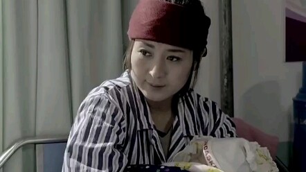 Nữ sinh đại học bỏ con gái mới chào đời cho chị cùng phòng, 17 năm sau lại xảy ra chuyện như vậy
