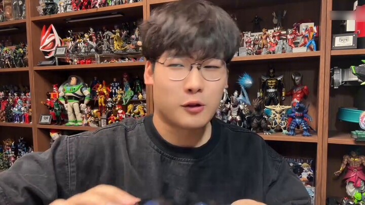 The Kamen Rider toys that were once sold for thousands of yuan only cost two hundred yuan after the 