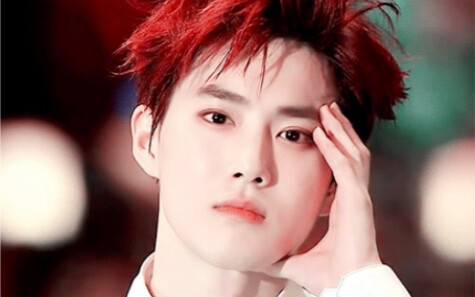 “อะไรนะ? ยังไม่รู้อีกเหรอว่าปก ‘องุ่นตา’ ของไบตู๋ไป่เค่อเป็นเขาเนี่ยนะ? เขาต่างหากที่เป็นหัวหน้าทีมห