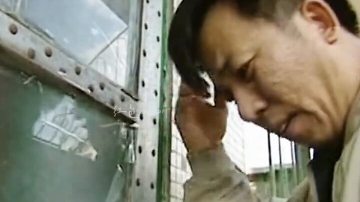 The waiter often quarrels with customers, but he didn't expect to meet a desperado this time.